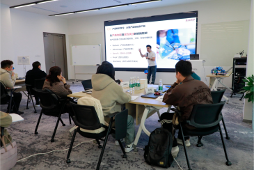 Yitailock चाणाक्ष विक्री आणि मजबूत बाजार उपस्थितीसाठी त्याची टीम कशी तयार करत आहे?